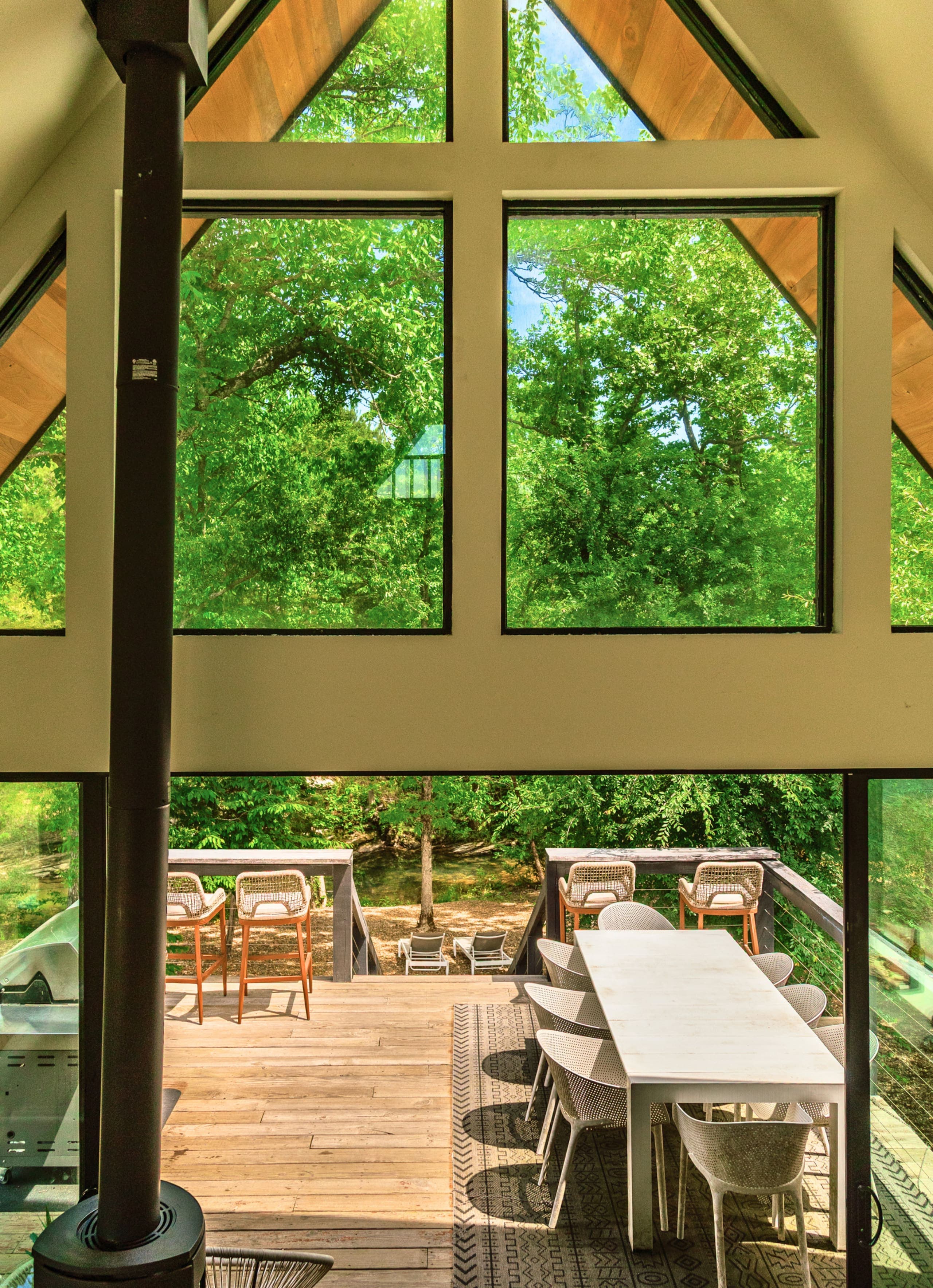 Stunning Luxury Cabin (Hot Tub, Fire Pit, Creek) — photo 1